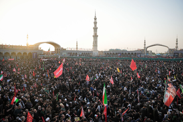 تصاویر/ اقامه نماز و و وداع با پیکر مطهر قائد شهید در مسجد مقدس جمکران