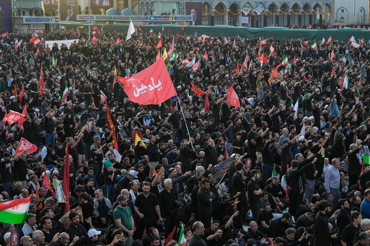 تصاویر/ اقامه نماز و و وداع با پیکر مطهر قائد شهید در مسجد مقدس جمکران