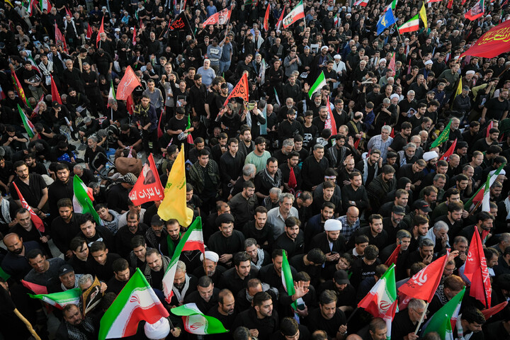 تصاویر/ اقامه نماز و و وداع با پیکر مطهر قائد شهید در مسجد مقدس جمکران