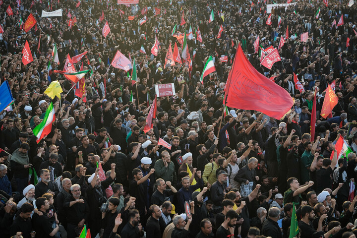تصاویر/ اقامه نماز و و وداع با پیکر مطهر قائد شهید در مسجد مقدس جمکران