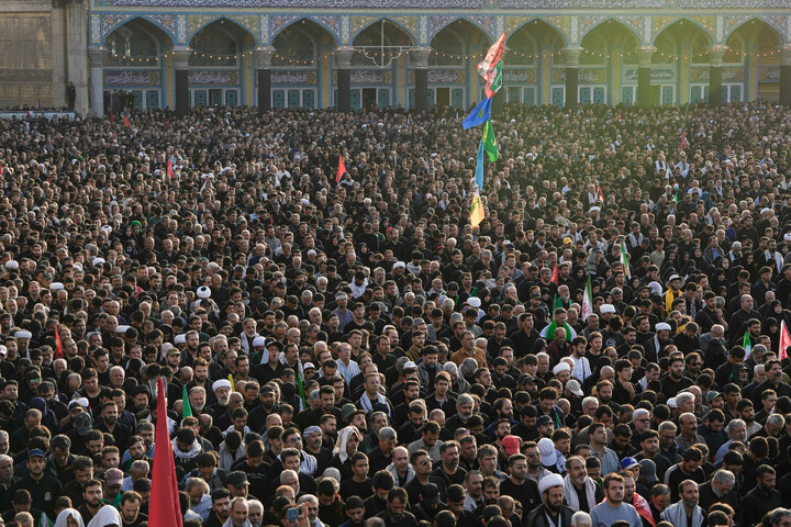 تصاویر/ اقامه نماز و و وداع با پیکر مطهر قائد شهید در مسجد مقدس جمکران