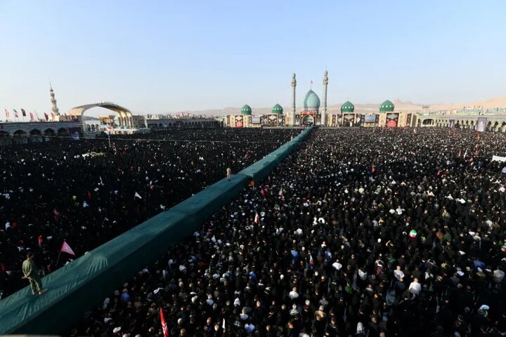 گزارش الجزیره : با مراسم تشییع؛ خیل عظیم جمعیت در قم با امام خامنه‌ای وداع کردند