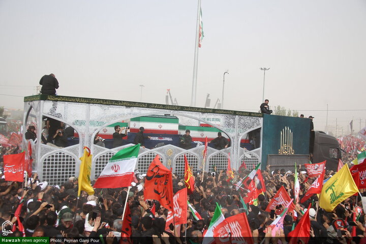 Photos/Qom : Marée humaine pour les funérailles épiques du Leader martyr de la Révolution