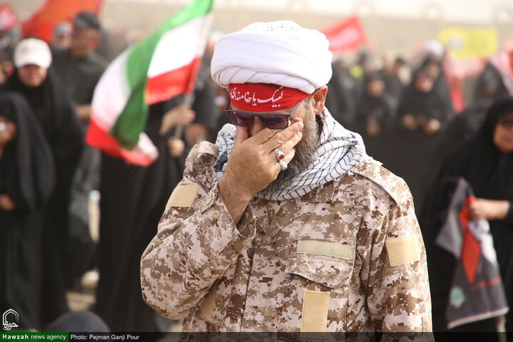 Photos/Qom : Marée humaine pour les funérailles épiques du Leader martyr de la Révolution