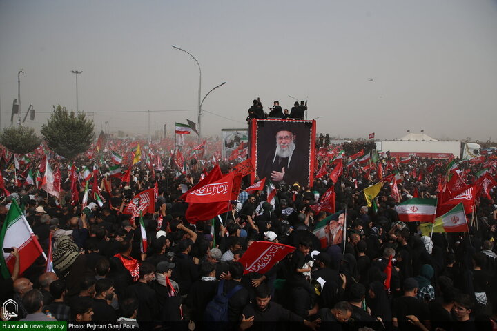 Photos/Qom : Marée humaine pour les funérailles épiques du Leader martyr de la Révolution