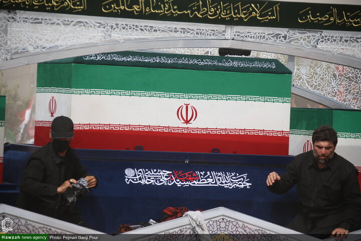 Photos/Qom : Marée humaine pour les funérailles épiques du Leader martyr de la Révolution
