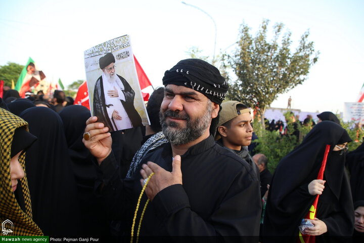 Photos/Qom : Marée humaine pour les funérailles épiques du Leader martyr de la Révolution