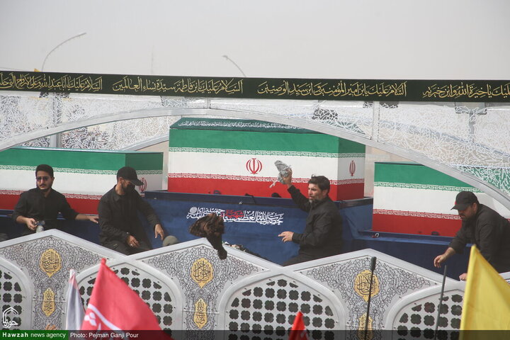 Photos/Qom : Marée humaine pour les funérailles épiques du Leader martyr de la Révolution