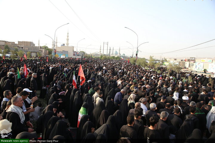 Photos/Qom : Marée humaine pour les funérailles épiques du Leader martyr de la Révolution