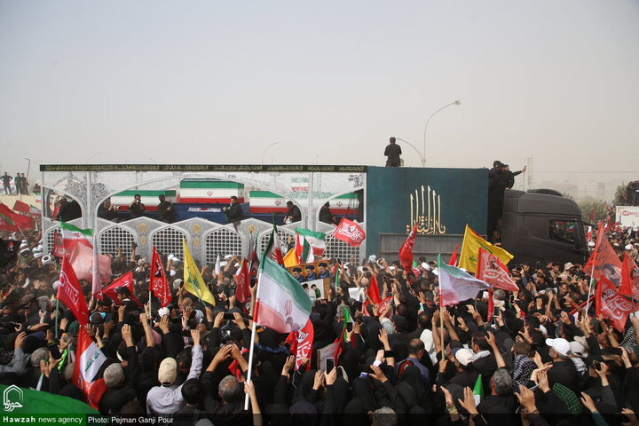Photos/Qom : Marée humaine pour les funérailles épiques du Leader martyr de la Révolution