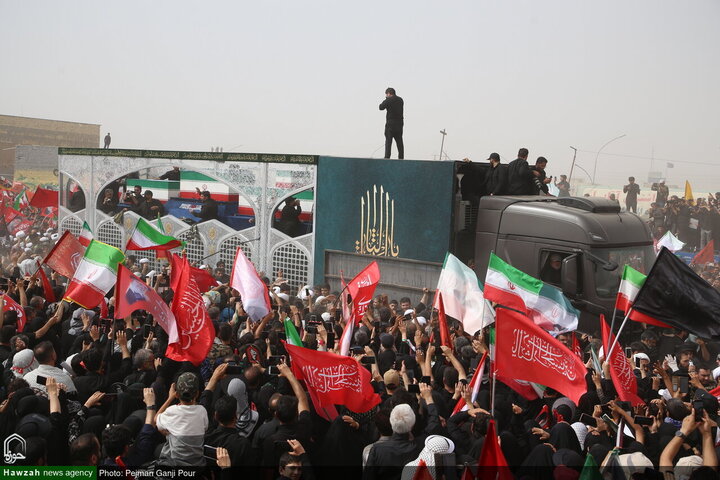 Photos/Qom : Marée humaine pour les funérailles épiques du Leader martyr de la Révolution