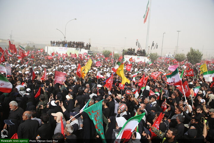 Photos/Qom : Marée humaine pour les funérailles épiques du Leader martyr de la Révolution