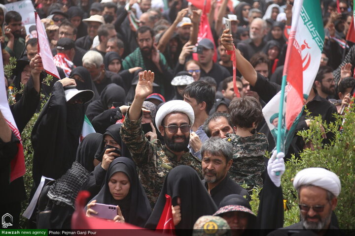 Photos/Qom : Marée humaine pour les funérailles épiques du Leader martyr de la Révolution