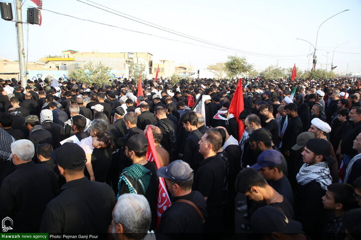 Photos/Qom : Marée humaine pour les funérailles épiques du Leader martyr de la Révolution