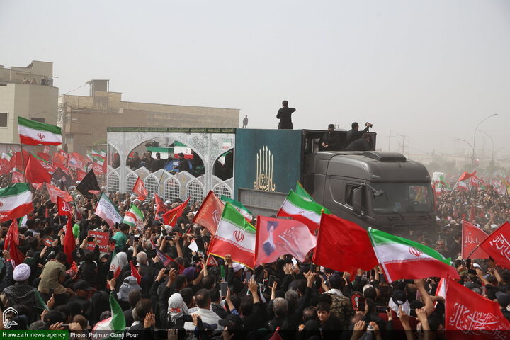 Photos/Qom : Marée humaine pour les funérailles épiques du Leader martyr de la Révolution