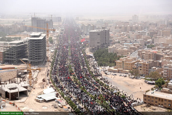 Photos/Qom : Marée humaine pour les funérailles épiques du Leader martyr de la Révolution