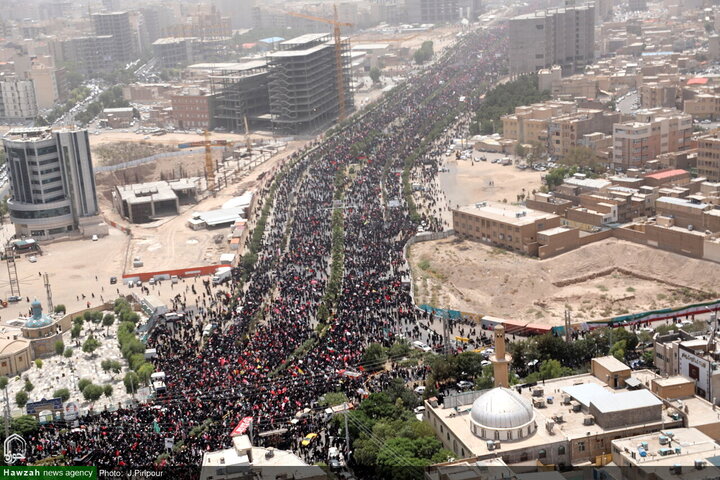 Photos/Qom : Marée humaine pour les funérailles épiques du Leader martyr de la Révolution