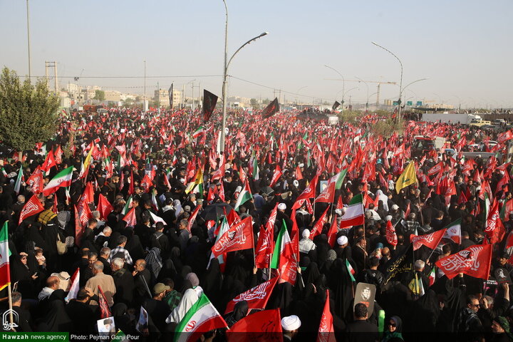 Photos/Qom : Marée humaine pour les funérailles épiques du Leader martyr de la Révolution