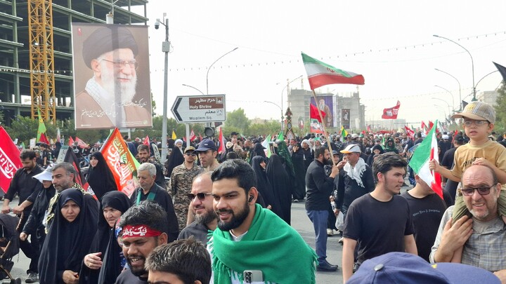 تصاویر/ بدرقه حماسی رهبر شهید انقلاب در بلوار پیامبر اعظم قم