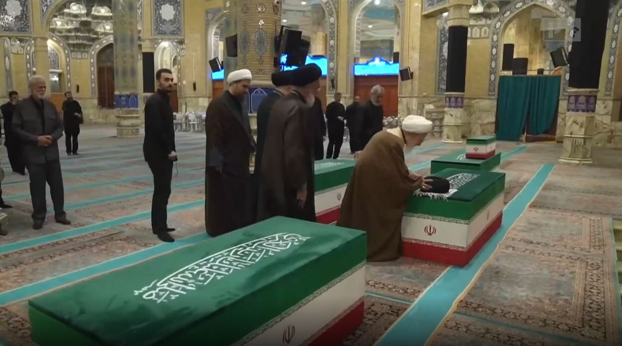 بوسه آیت‌الله العظمی جوادی آملی بر عمامه آقای شهید + عکس و فیلم