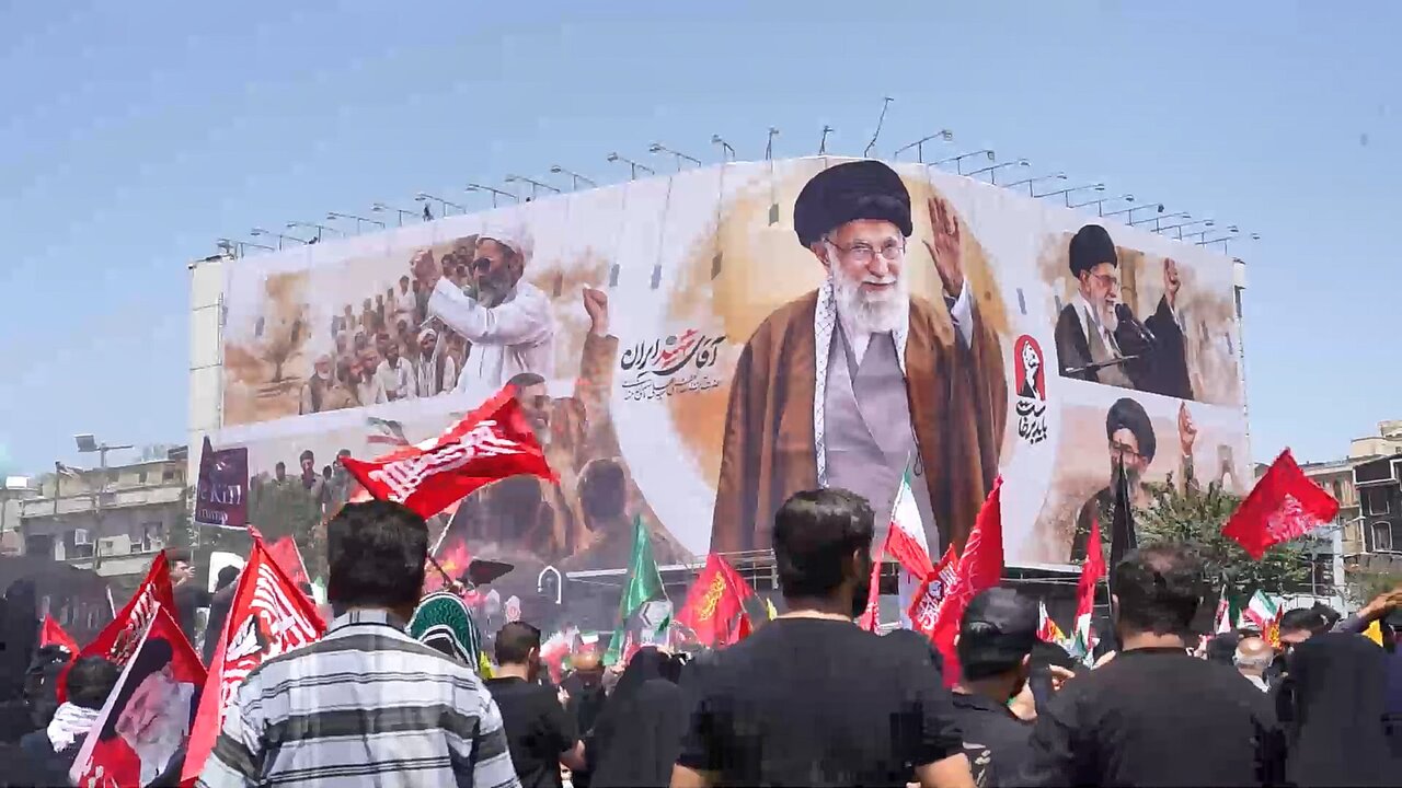 فیلم| ملحق شدن علما و روحانیون به دریای خروشان ملت