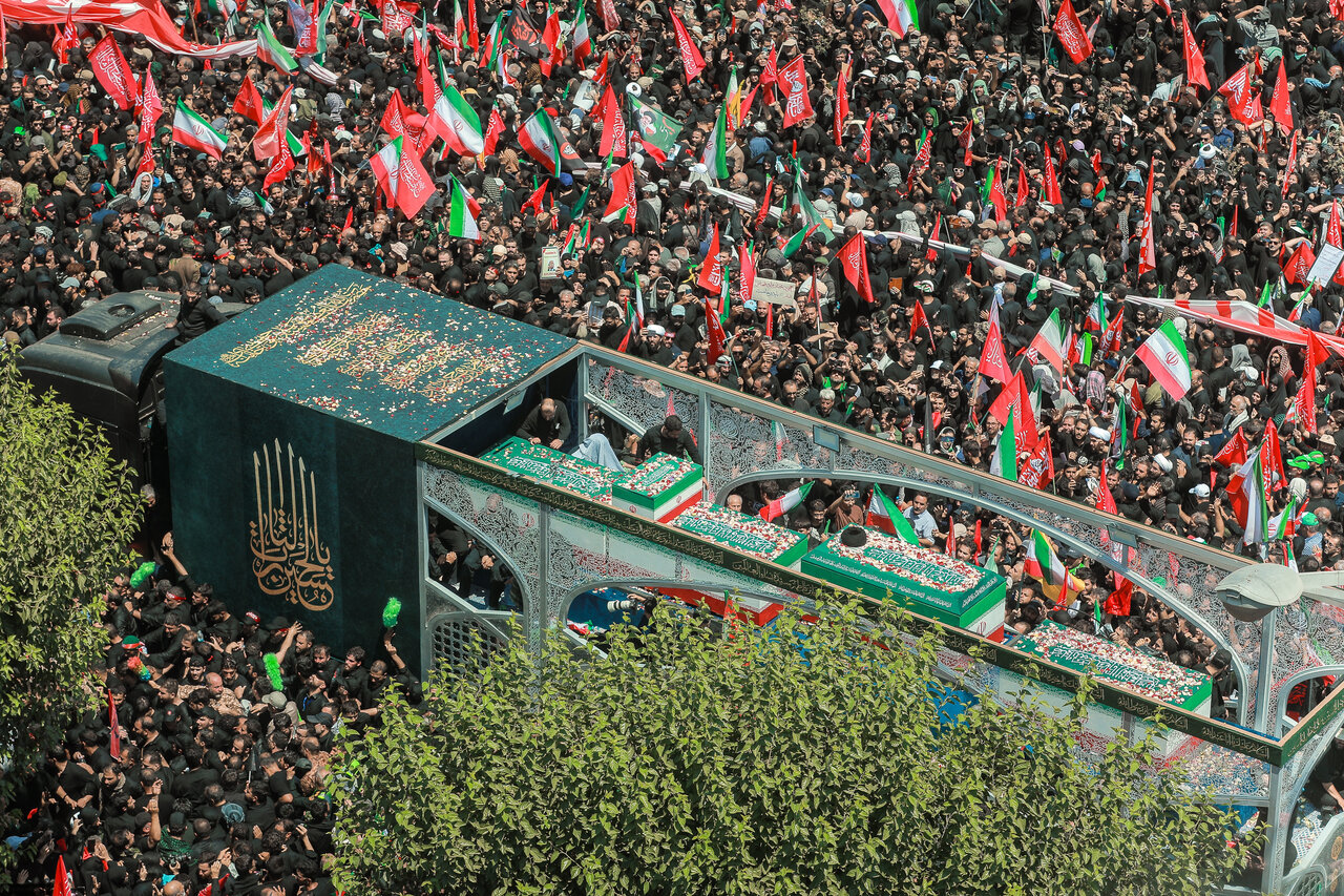 Qum şəhərində şəhid Ayətullah Seyid Əli Xamenei ilə vida və dəfn mərasimi – anbaan reportaj