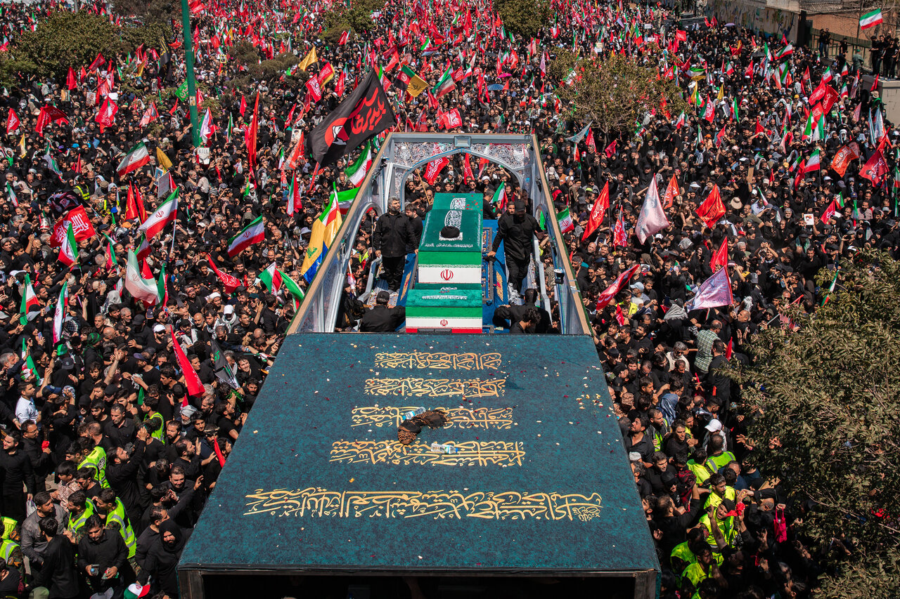 Qum şəhərində şəhid Ayətullah Seyid Əli Xamenei ilə vida və dəfn mərasimi – anbaan reportaj