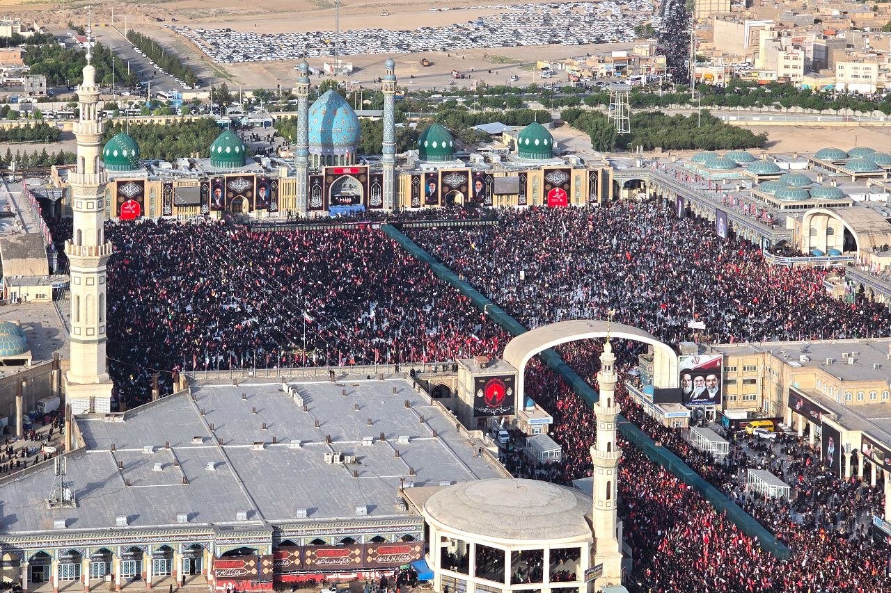 Qum Ta Cika Taf A Jana'izar Shahidin Jagora