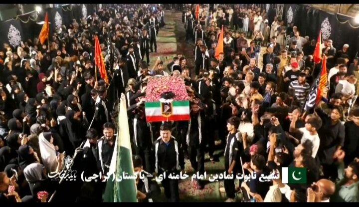 فیلم| تشییع نمادین پیکر مطهر رهبر شهید در کراچی پاکستان برگزار شد