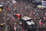 تقرير مصور | مدينةُ النجف الأشرف تُودّعُ الإمامَ الخامنئي بطوفانٍ بشريٍّ في ساحةِ ثورةِ العشرين