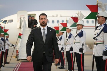 نخست‌وزیر عراق برای شرکت در مراسم استقبال از شهید امام خامنه‌ای وارد نجف اشرف شد