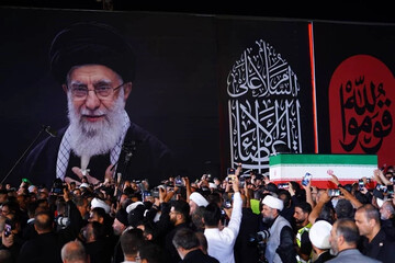 تشییع پیکر شهید امام خامنه‌ای توسط جمعیت انبوه در فرودگاه نجف اشرف