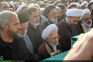 «نَزَلَ، نَزَلَ، نَزَلَ»؛ ضربانی که معراج ملت شد/ تأملی در تعابیر خاص حضرت آیت‌الله جوادی آملی در نماز امام شهید