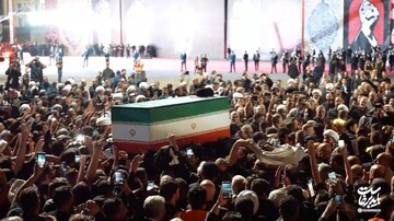 فیلم | قاب‌های متفاوتی از ورود پیکر مطهر رهبر شهید انقلاب اسلامی به فرودگاه نجف اشرف عراق