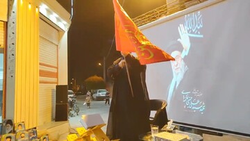فیلم| اهتزاز پرچم خونخواهی رهبر شهید در شهر عاشورائیان