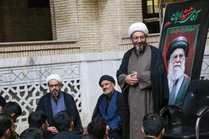 تصاویر/ حضور طلاب استان کرمان در آستانه تشییع رهبر شهید ایران در مشهد