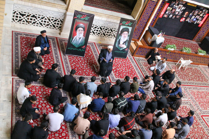 تصاویر/ حضور طلاب استان کرمان در آستانه تشییع رهبر شهید ایران در مشهد