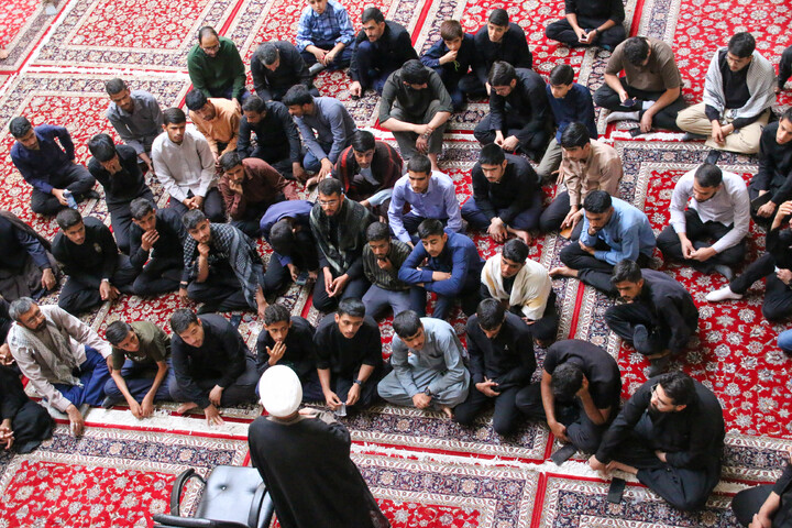 تصاویر/ حضور طلاب استان کرمان در آستانه تشییع رهبر شهید ایران در مشهد