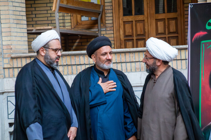 تصاویر/ حضور طلاب استان کرمان در آستانه تشییع رهبر شهید ایران در مشهد