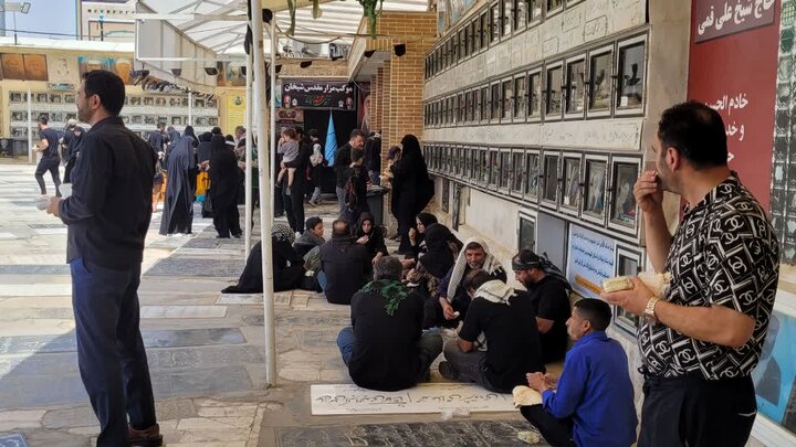 تصاویر/ خدمات رفاهی و فرهنگی در مزار مقدس شیخان و بقعه متبرکه ابن بابویه(ره)برای زائران رهبرشهید