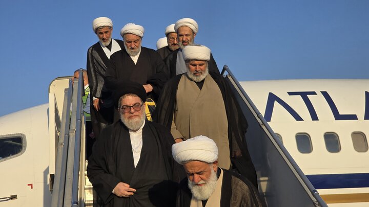 تصاویر/ ادای احترام جمعی از علمای قم به محل شهادت حاج قاسم در بد ورود به عراق