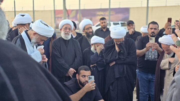 تصاویر/ ادای احترام جمعی از علمای قم به محل شهادت حاج قاسم در بد ورود به عراق