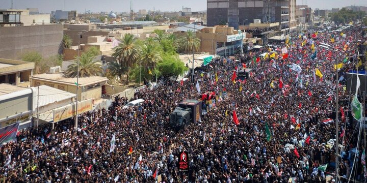 مدينةُ النجف الأشرف تُودّعُ الإمامَ الخامنئي بطوفانٍ بشريٍّ في ساحةِ ثورةِ العشرين