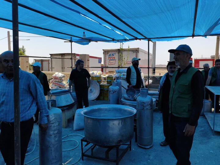 تصاویر/برپایی موکب «شهدای سنگرسازان بی سنگر» استان مرکزی در مراسم بدرقه قائد امت