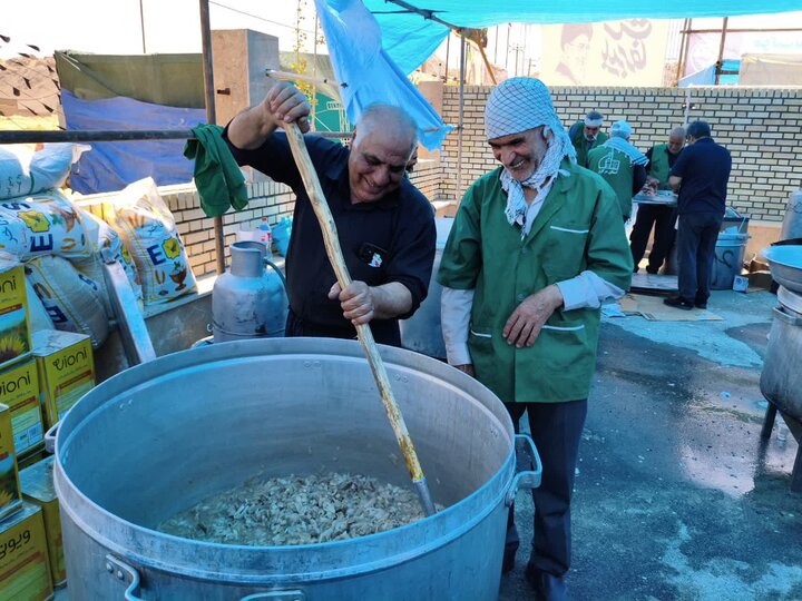 تصاویر/برپایی موکب «شهدای سنگرسازان بی سنگر» استان مرکزی در مراسم بدرقه قائد امت