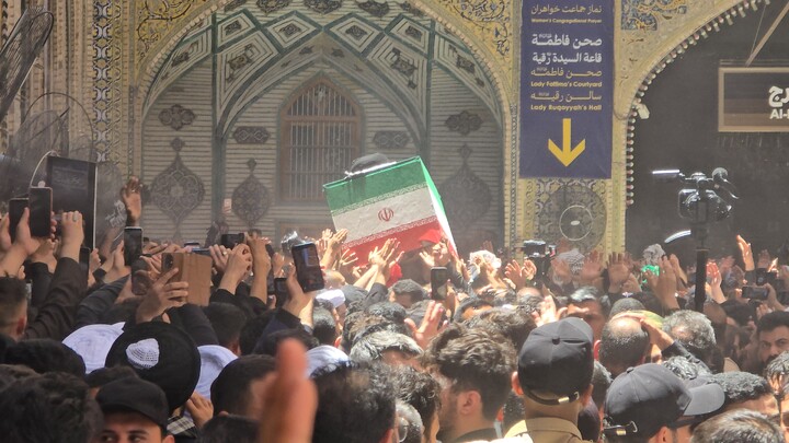 تصاویر اختصاصی از تشییع پیکر رهبر شهید ایران در حرم امیرالمومنین علیه السلام