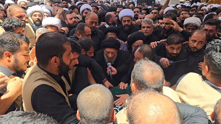 تصاویر اختصاصی حوزه از اقامه نماز بر پیکر رهبر شهید ایران در حرم امام علی علیه السلام