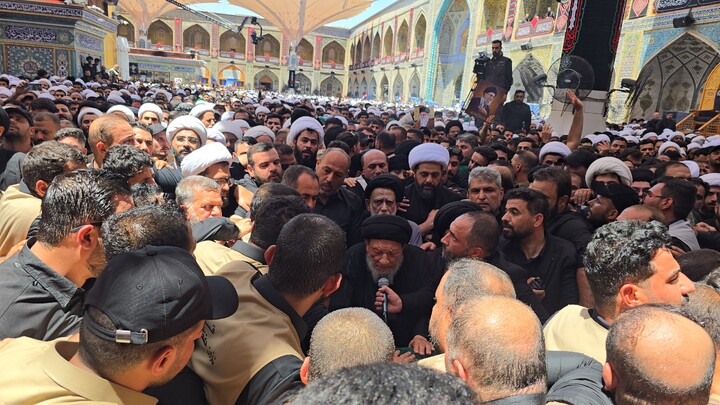 تصاویر اختصاصی حوزه از اقامه نماز بر پیکر رهبر شهید ایران در حرم امام علی علیه السلام