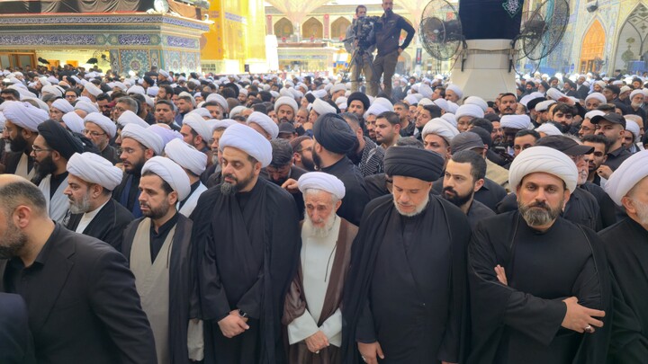 تصاویر اختصاصی حوزه از اقامه نماز بر پیکر رهبر شهید ایران در حرم امام علی علیه السلام