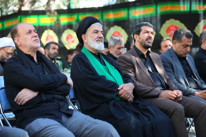 تصاویر / برپایی مراسم سوگواری حضرت اباعبدالله الحسین (ع) و رهبر شهید در استانداری همدان